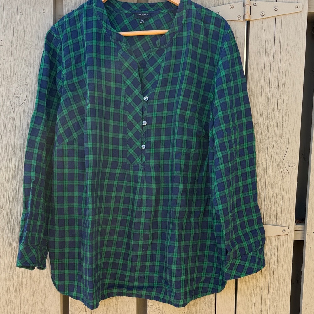 Talbots Green and Blue Plaid Women’s Shirt 2X 💯 % Cotton Transitional shirt